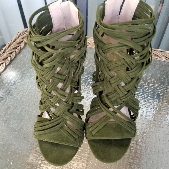 NEW Olive Strappy Chunky Peep Toe Heels - Picture 5 of 8